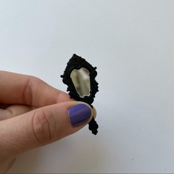 Ball and Chain black handmirror enamel pin - Picture 4 of 4